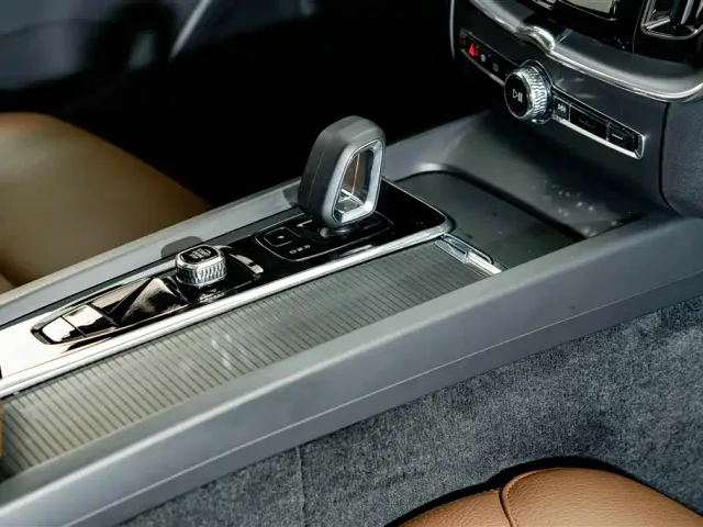 Volvo XC60 — Фото автомобиля 18