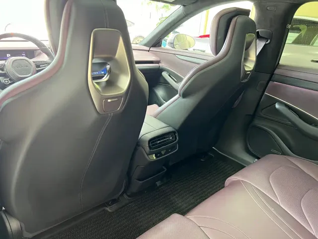 Xiaomi SU7 — Фото автомобиля 21