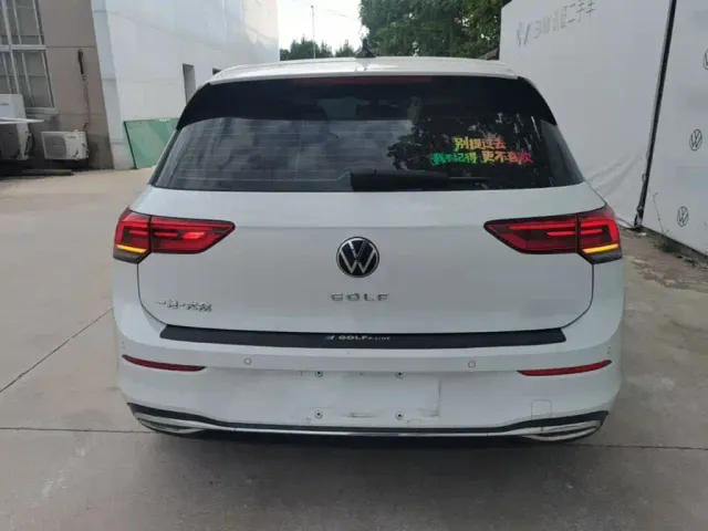 Volkswagen Golf — Фото автомобиля 5