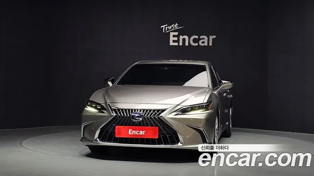 Lexus ES Generation 7 — Фото автомобиля 3