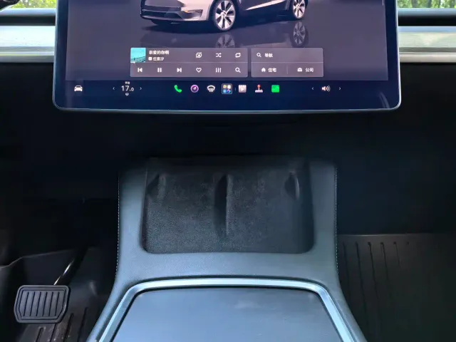 Tesla Model Y — Фото автомобиля 11