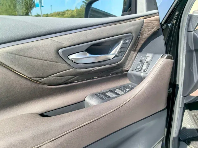 Toyota Alphard — Фото автомобиля 11