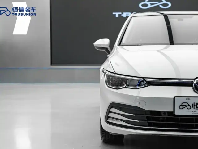 Volkswagen Golf — Фото автомобиля 8