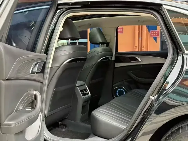 Hongqi H5 — Фото автомобиля 6