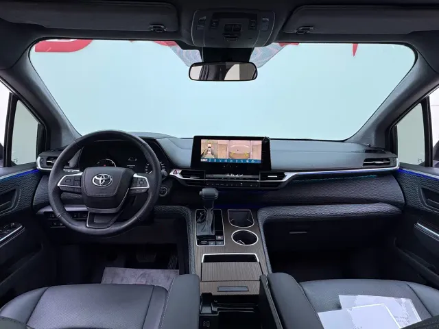 Toyota Sienna — Фото автомобиля 14
