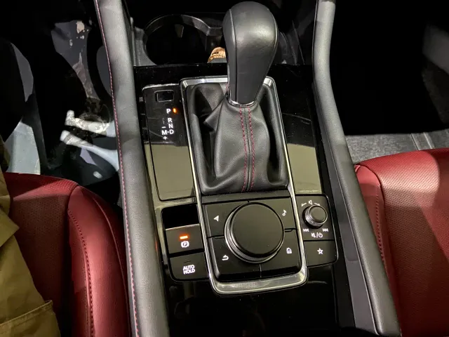 Mazda Axela — Фото автомобиля 24