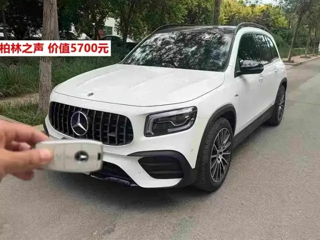 Фотография автомобиля — Mercedes-Benz GLB AMG