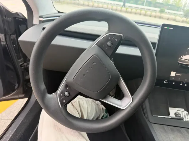 Tesla Model 3 — Фото автомобиля 6