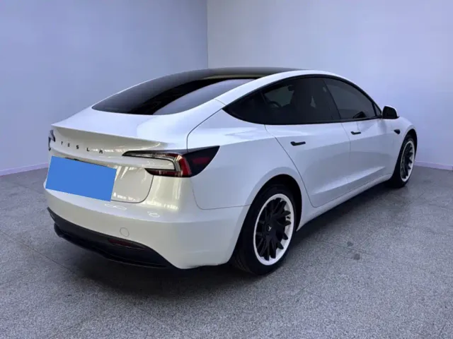 Tesla Model 3 — Фото автомобиля 7