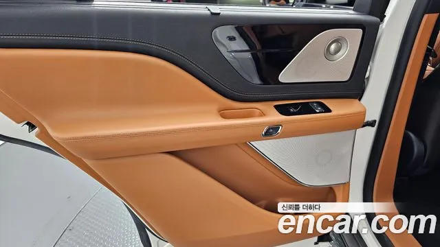 Lincoln Aviator 2nd Gen — Фото автомобиля 25