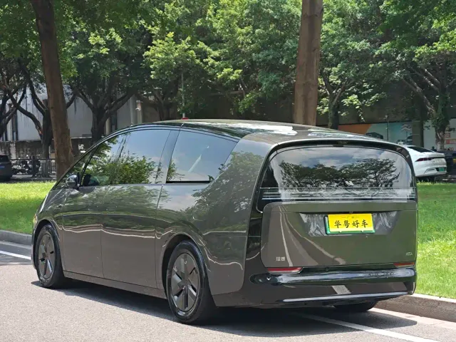 Li Auto MEGA — Фото автомобиля 4