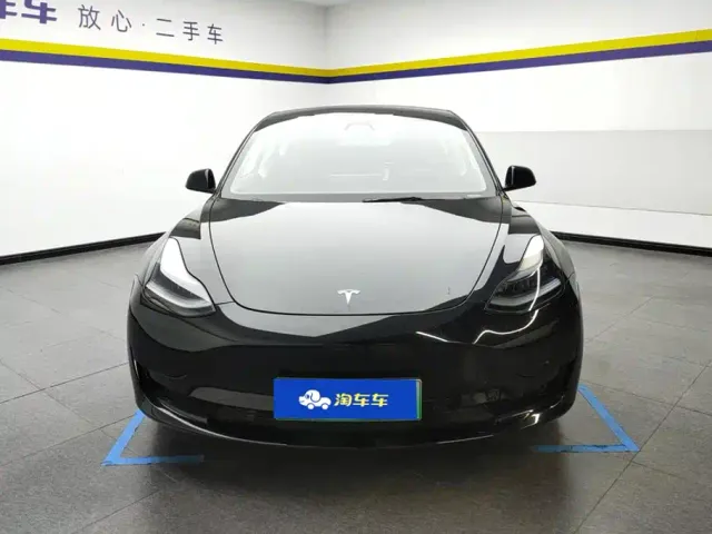 Tesla Model 3 — Фото автомобиля 2