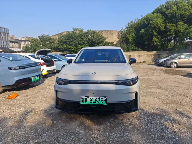 Leapmotor C10 — Фото автомобиля 2