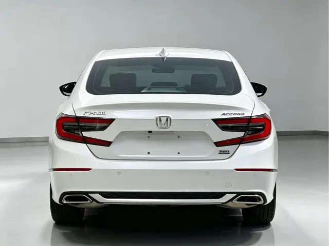 Honda Accord — Фото автомобиля 3