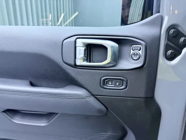 Jeep Wrangler — Фото автомобиля 15