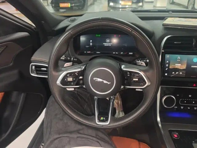 Jaguar XEL — Фото автомобиля 10