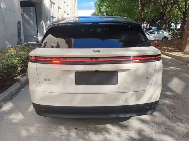 Li Auto i6 — Фото автомобиля 5