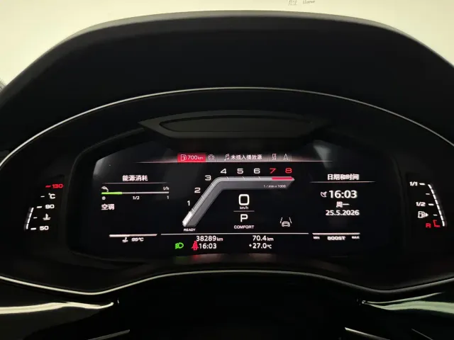 Audi SQ7 — Фото автомобиля 11