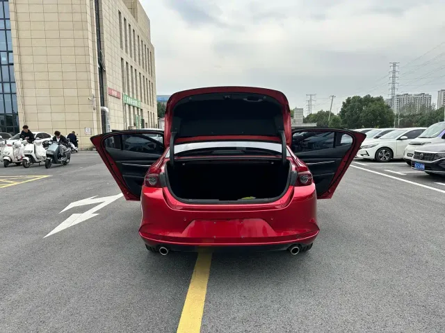 Mazda Axela — Фото автомобиля 23