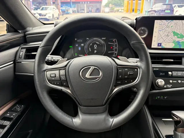 Lexus ES — Фото автомобиля 6