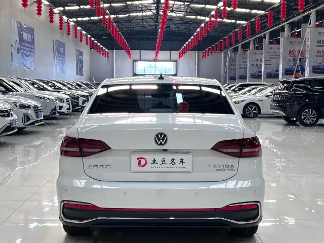 Volkswagen Lavida — Фото автомобиля 5