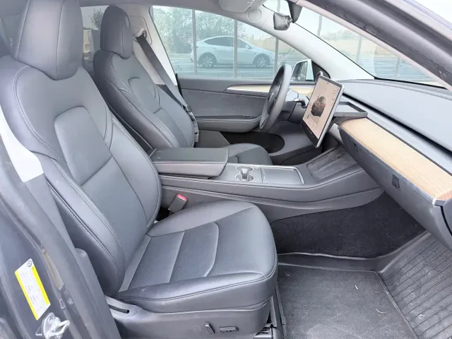 Tesla Model Y — Фото автомобиля 9