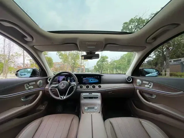 Mercedes-Benz E-Class — Фото автомобиля 3