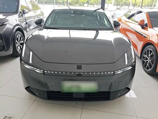 Lynk & Co Z10 — Фото автомобиля 2