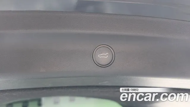 Tesla Model Y — Фото автомобиля 22