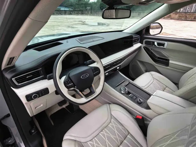 Ford Explorer — Фото автомобиля 20