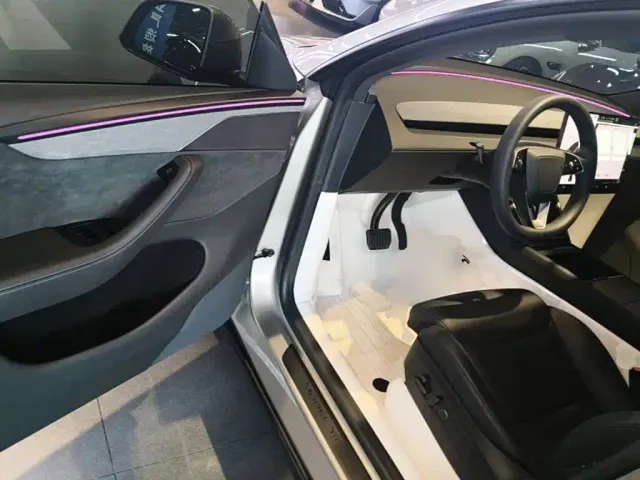 Tesla Model Y L — Фото автомобиля 15