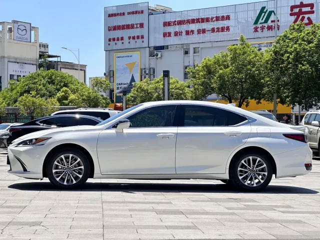 Lexus ES — Фото автомобиля 6