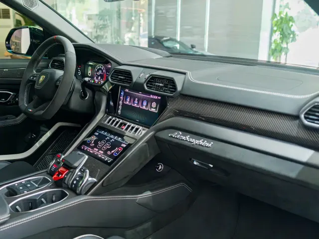 Lamborghini Urus — Фото автомобиля 16