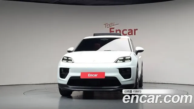 Porsche Macan Electric — Фото автомобиля 3