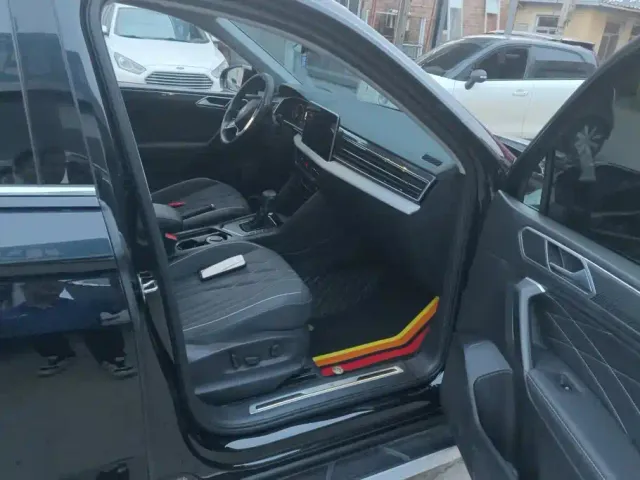 Volkswagen Tiguan L — Фото автомобиля 8