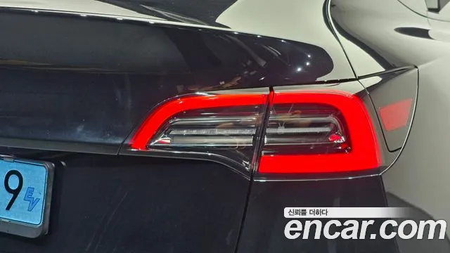 Tesla Model Y — Фото автомобиля 8
