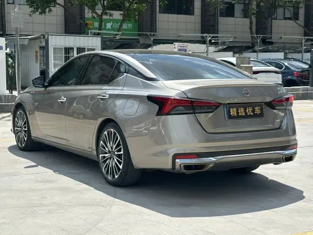 Nissan Teana — Фото автомобиля 6