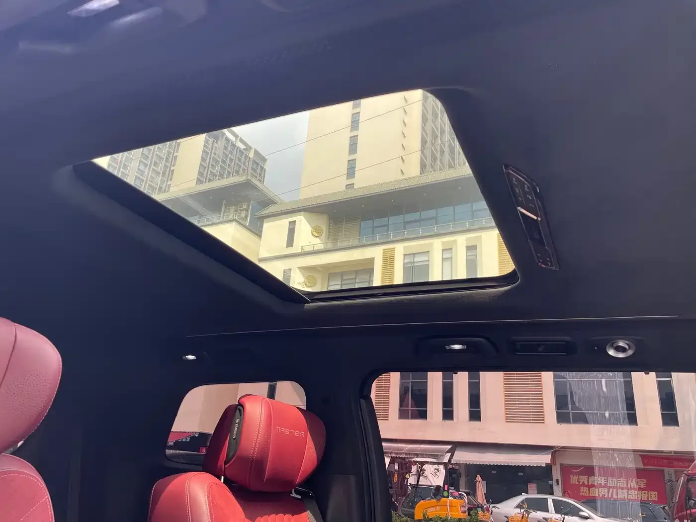 GAC Trumpchi Trumpchi M8 2023 Model Master Series 400T Flagship Edition — Фото автомобиля 12