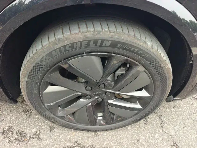 Li Auto L8 — Фото автомобиля 15