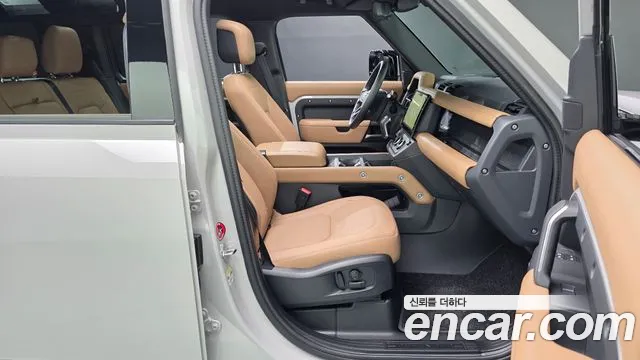 Land Rover Defender — Фото автомобиля 11