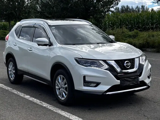 Nissan X-Trail — Фото автомобиля 2