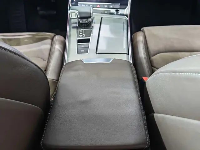 Audi A7L — Фото автомобиля 11