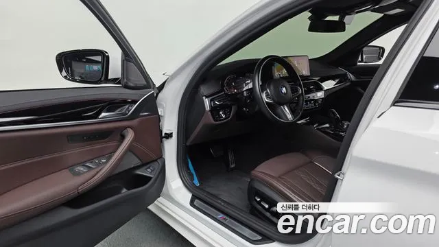 BMW 5 Series G30 — Фото автомобиля 15