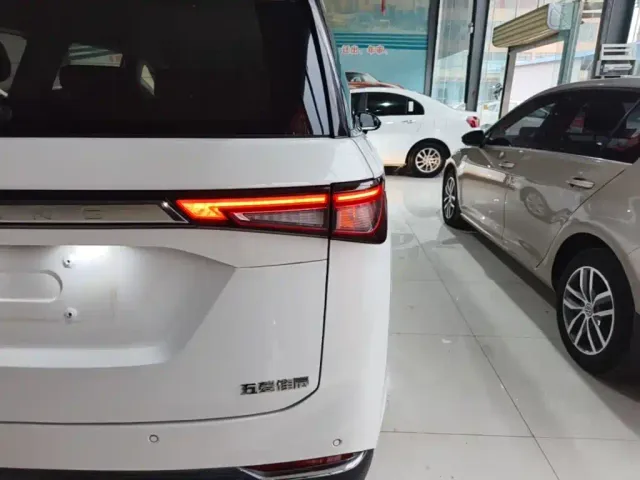 Wuling Jiachen — Фото автомобиля 7
