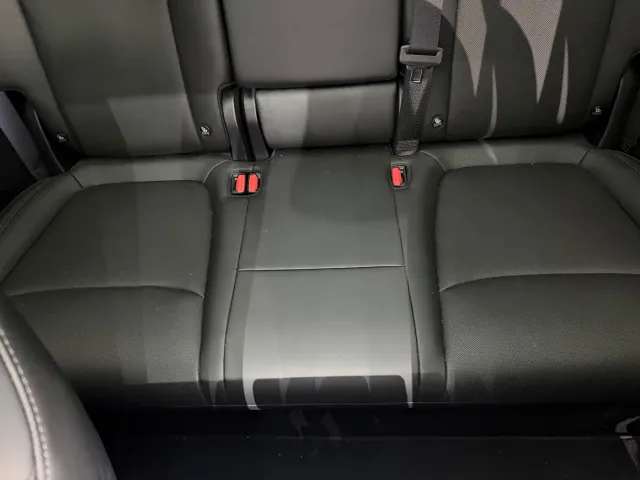 Tesla Model Y — Фото автомобиля 10