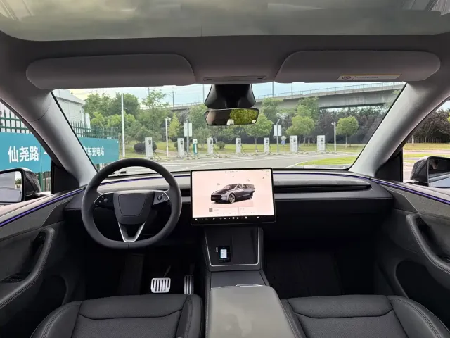 Tesla Model Y — Фото автомобиля 9
