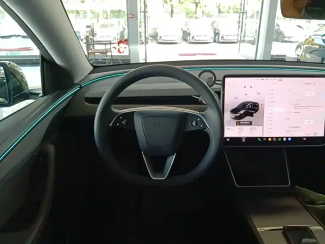 Tesla Model Y — Фото автомобиля 10