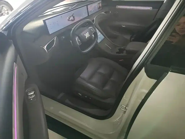 IM Motors L6 — Фото автомобиля 14