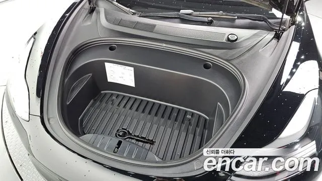 Tesla Model 3 — Фото автомобиля 2