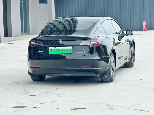 Tesla Model 3 — Фото автомобиля 8